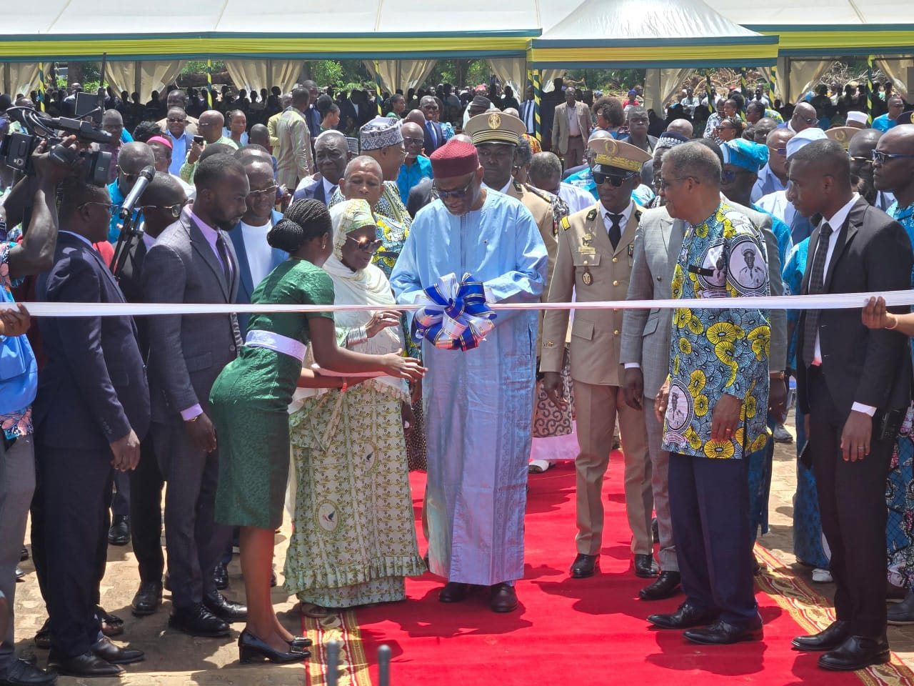 Coupure du ruban lors de l’inauguration officielle du Mausolée Klébert Dadjo à Siou, le 12 août 2026.
